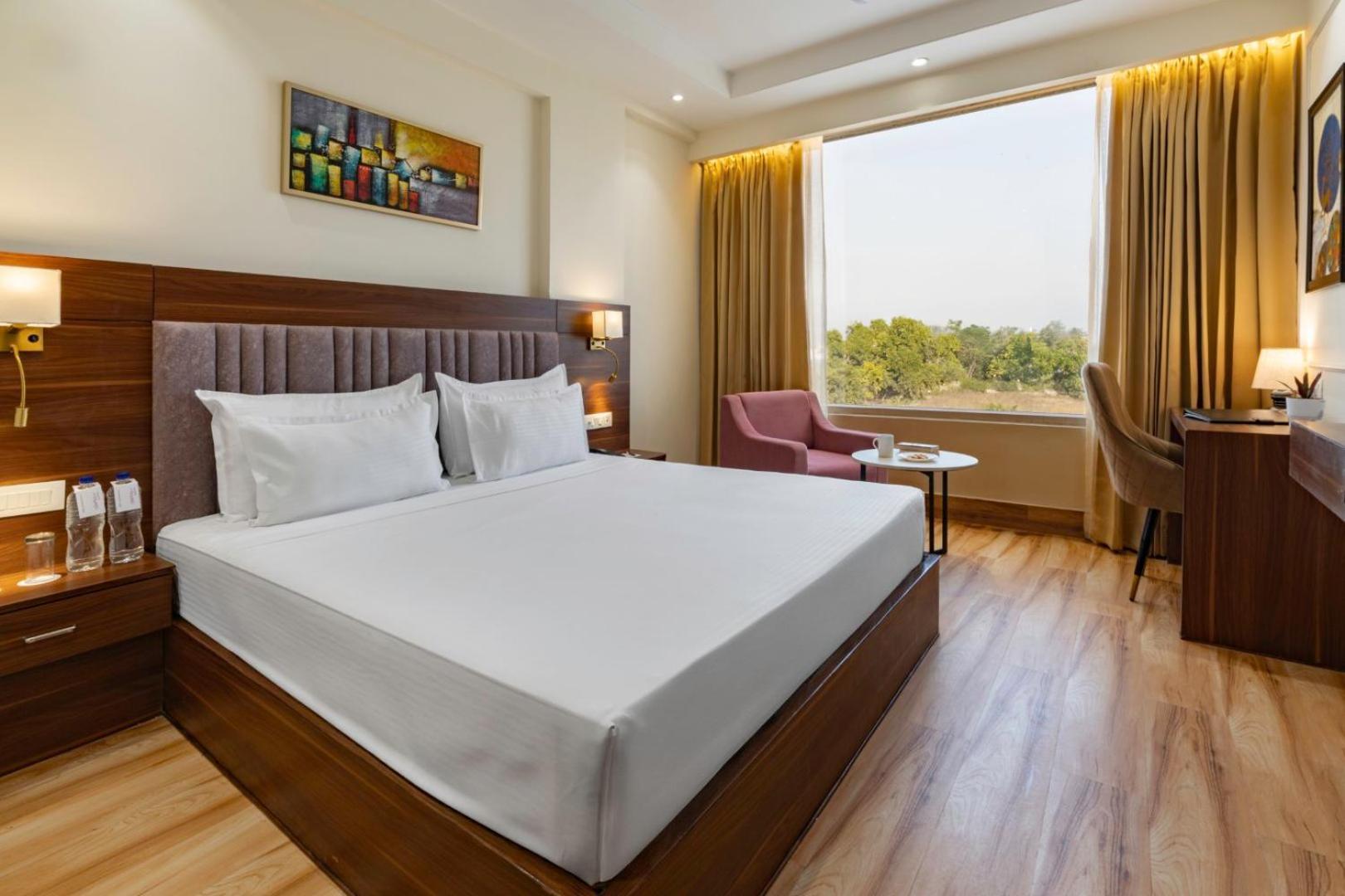 Clarks Inn Suites Agra Near Tajmahal Ngoại thất bức ảnh