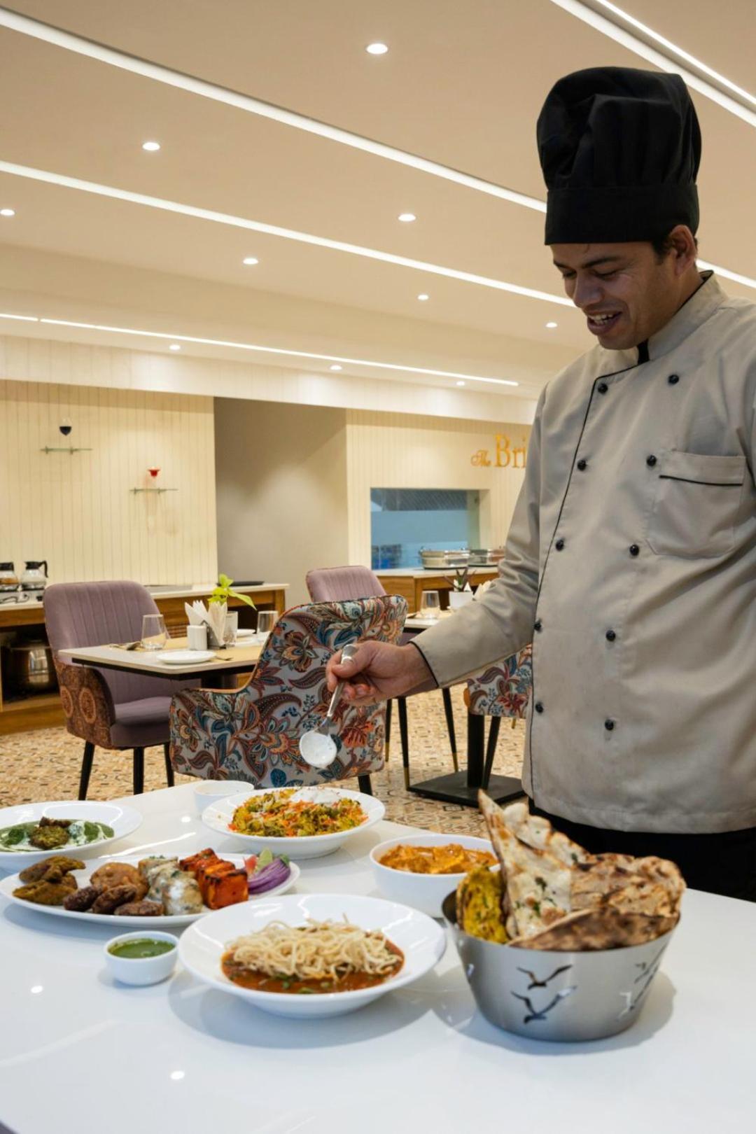 Clarks Inn Suites Agra Near Tajmahal Ngoại thất bức ảnh