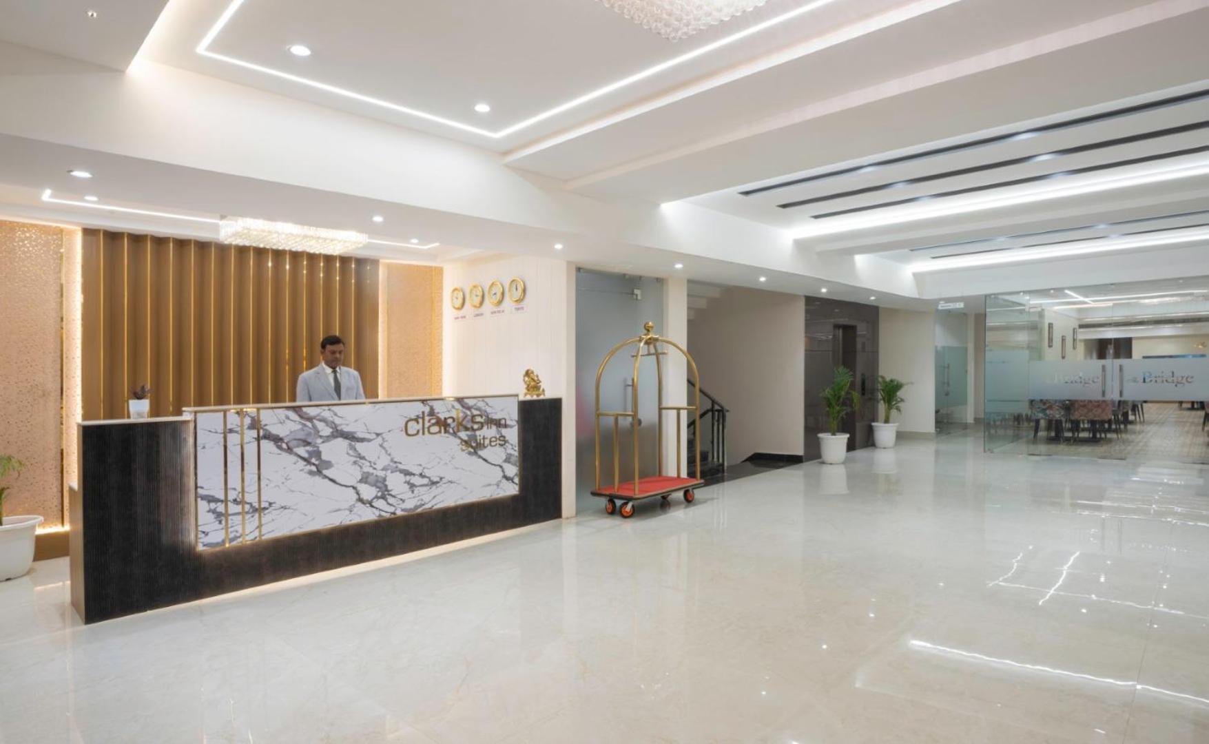 Clarks Inn Suites Agra Near Tajmahal Ngoại thất bức ảnh