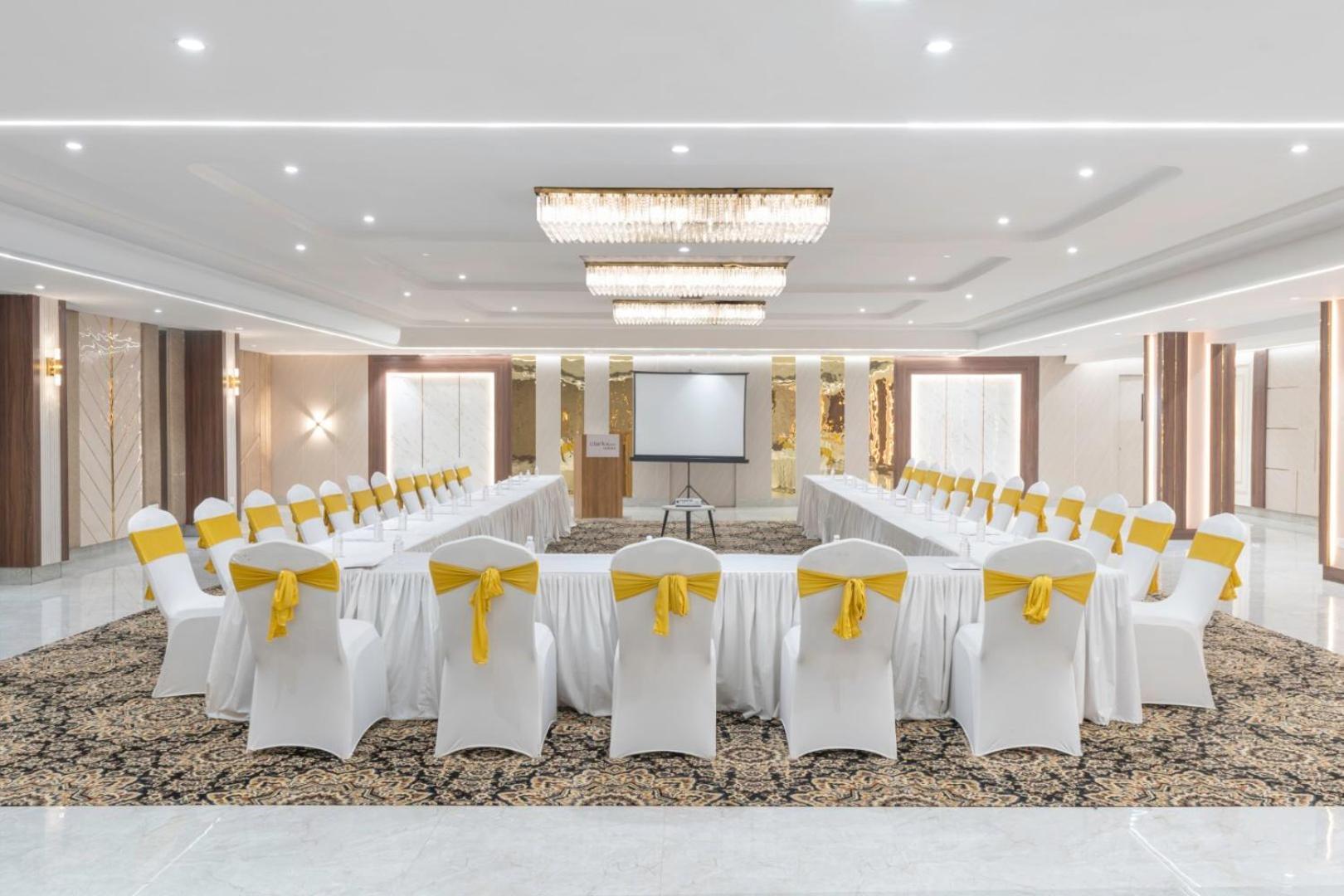 Clarks Inn Suites Agra Near Tajmahal Ngoại thất bức ảnh