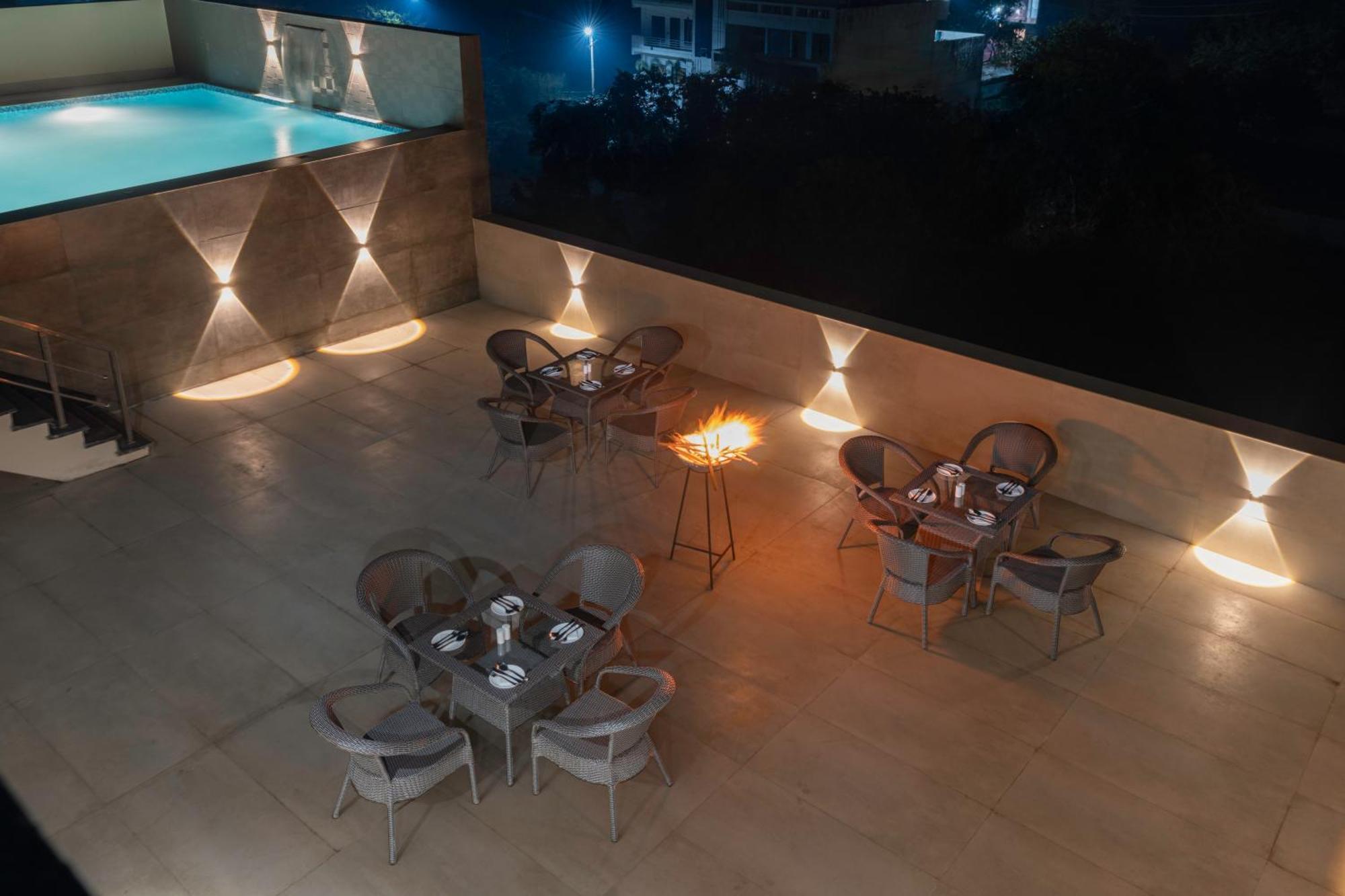 Clarks Inn Suites Agra Near Tajmahal Ngoại thất bức ảnh